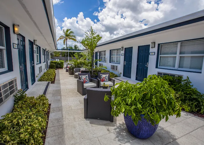 Hollywood Beach Suites And Hotel