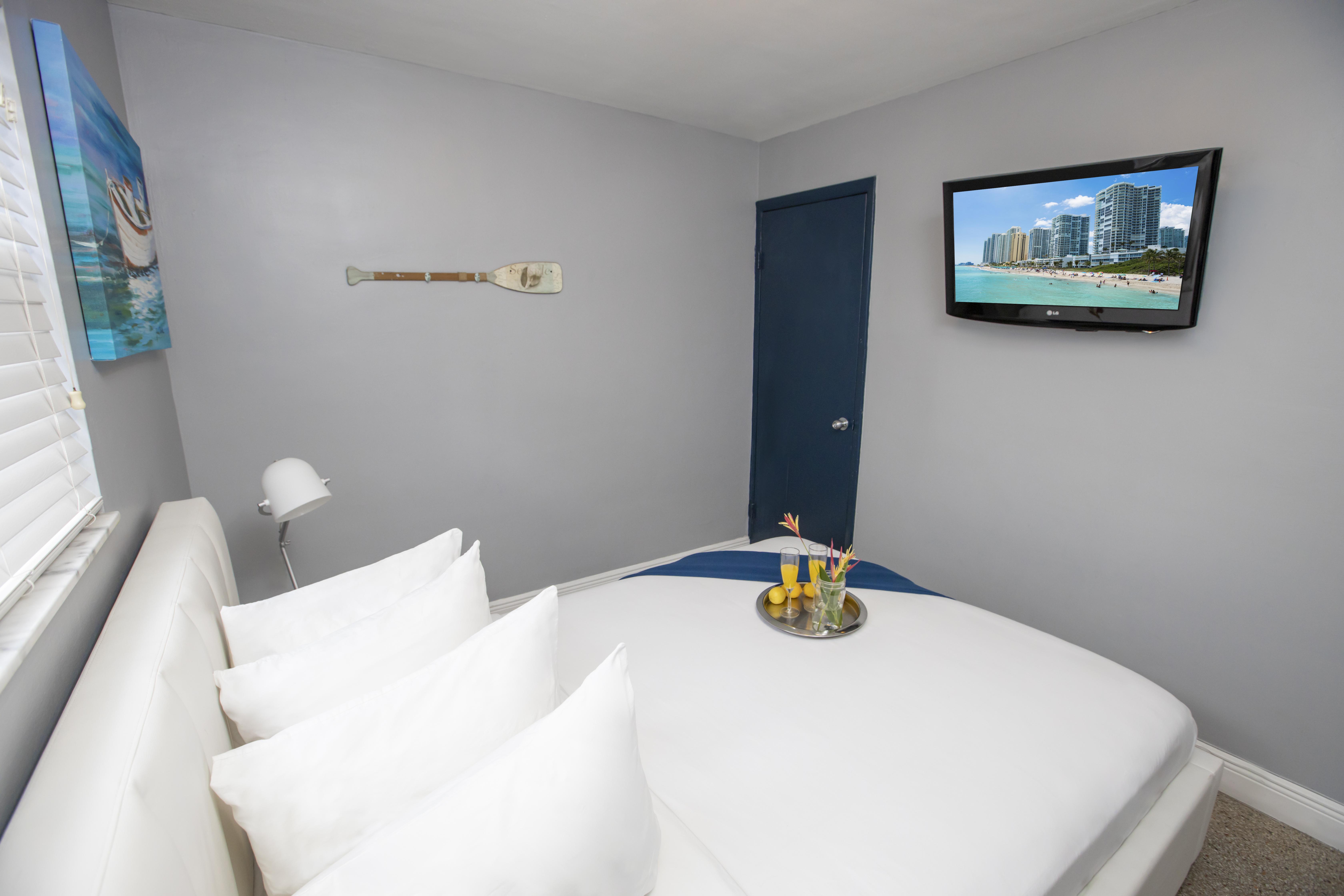 And Hotel Hollywood