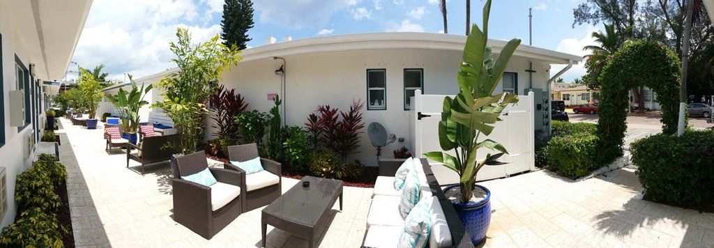 And 3* Hollywood