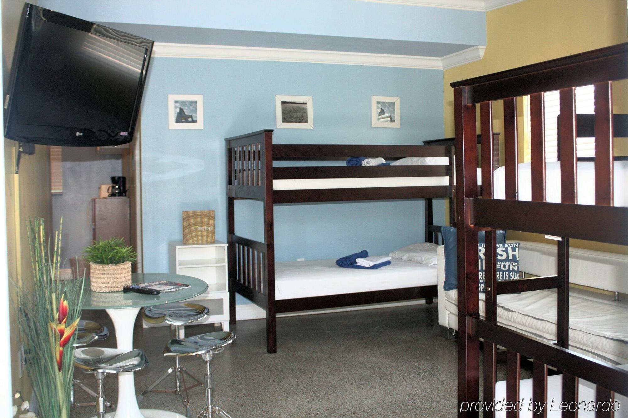 And Hotel 3*